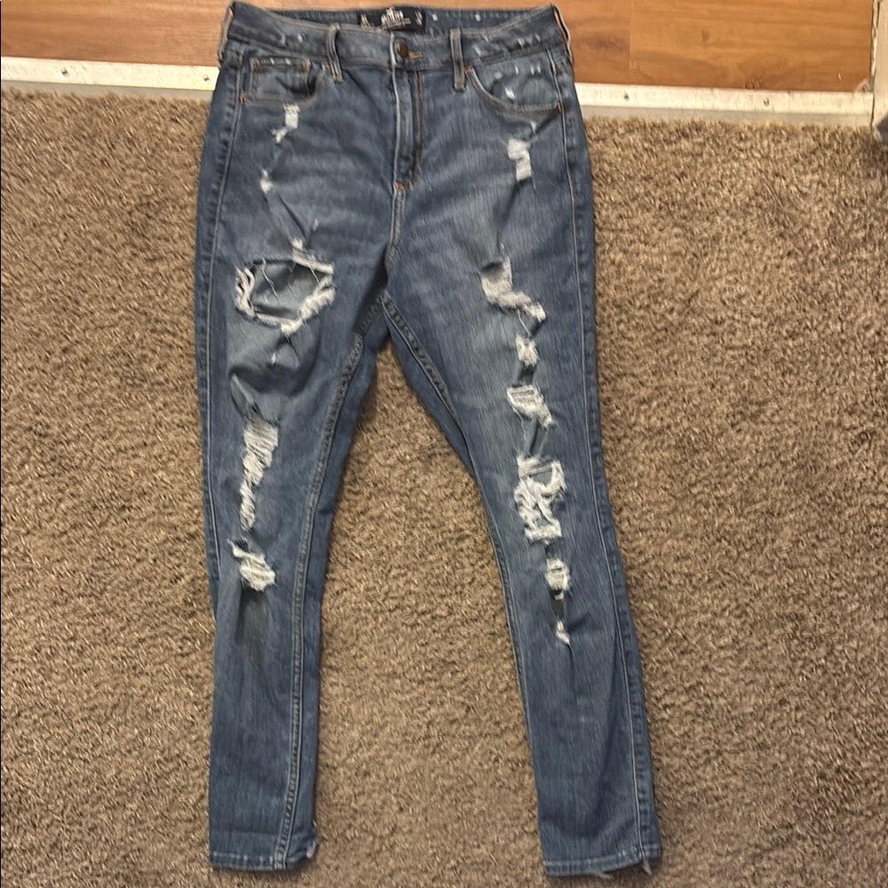 Hollister Women's 9S(W29 L28) Very Distressed Skinny Jeans Light Wash Like New